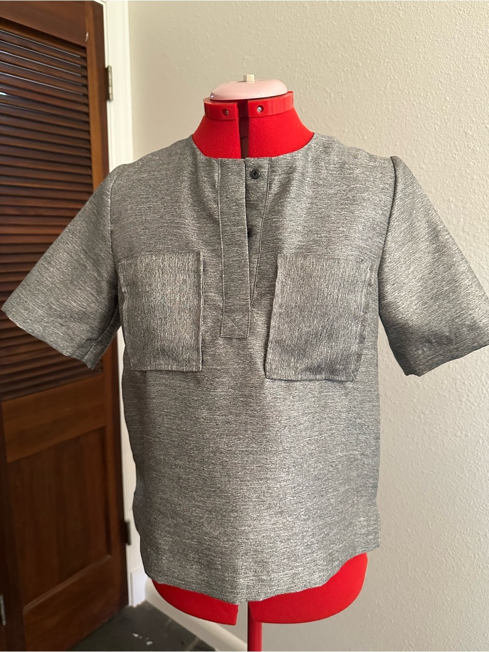 H&M Short-Sleeve silver-Grey Top with Front Pockets